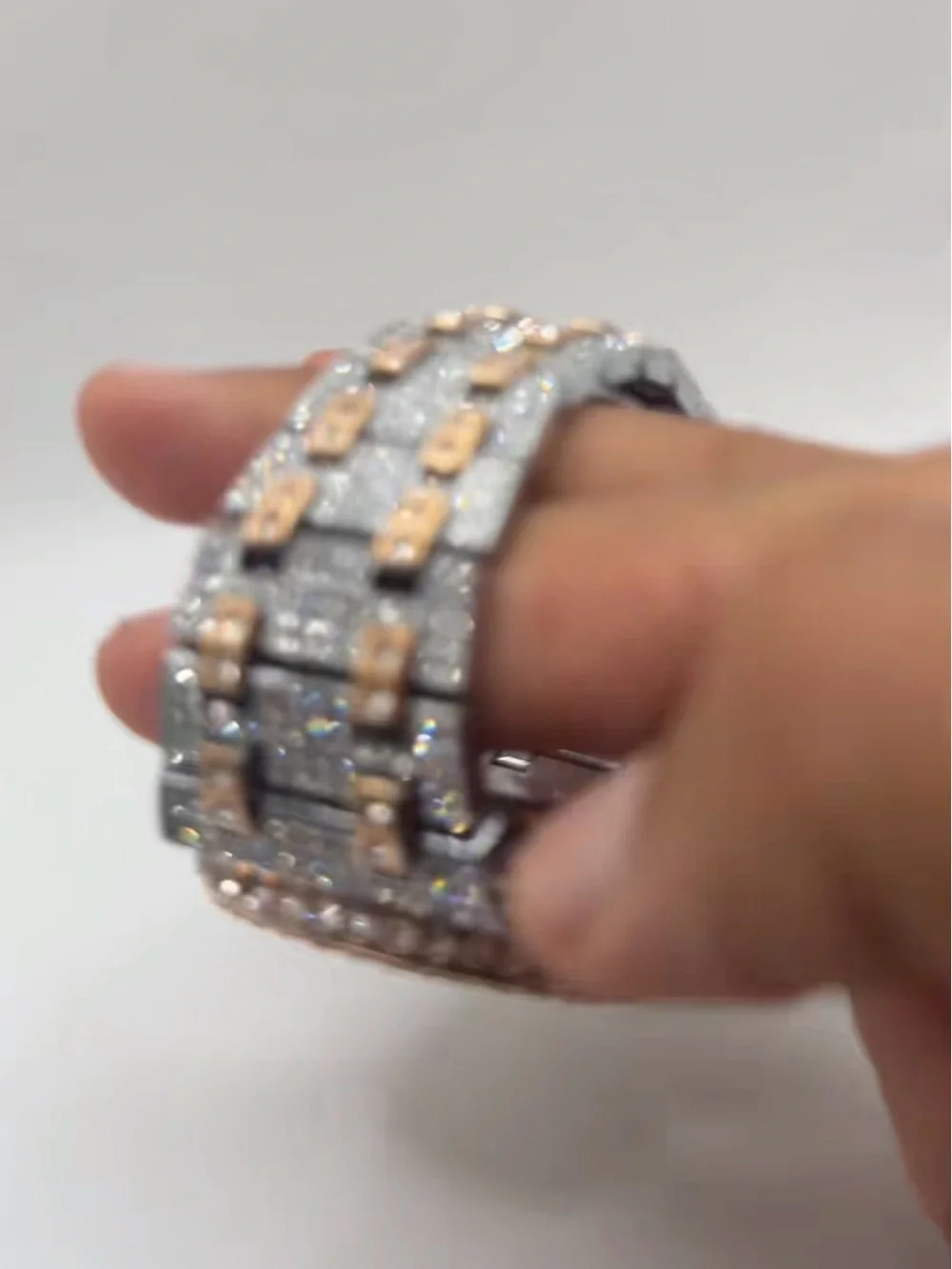 Wristwatch (Bracelet-like)
